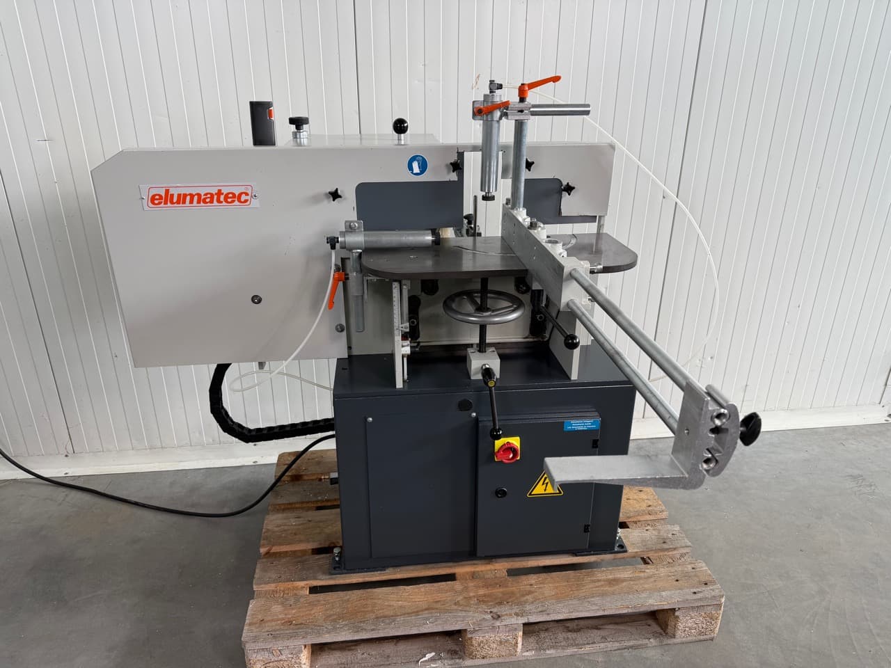 End milling machine