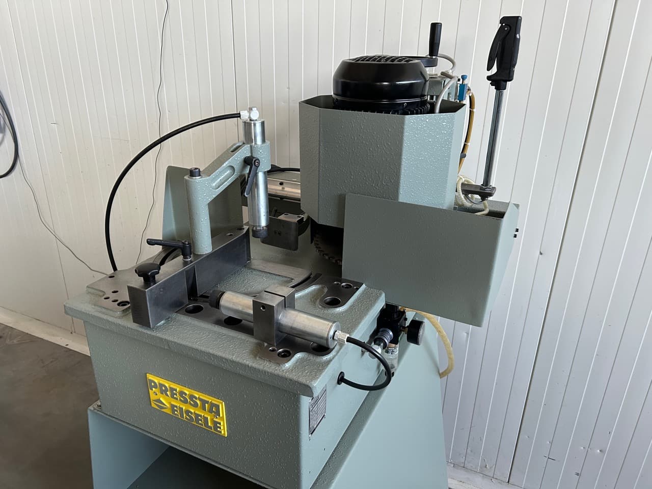 End milling machine